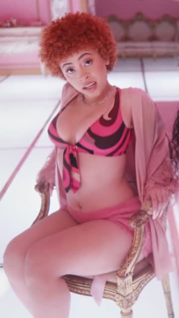 ice spice boobs jiggle