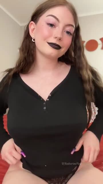 this is my application to be your #1 goth gf