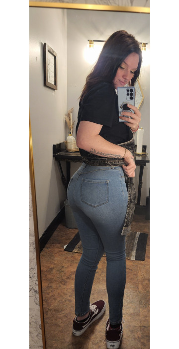 my booty needs some appreciation for looking this good