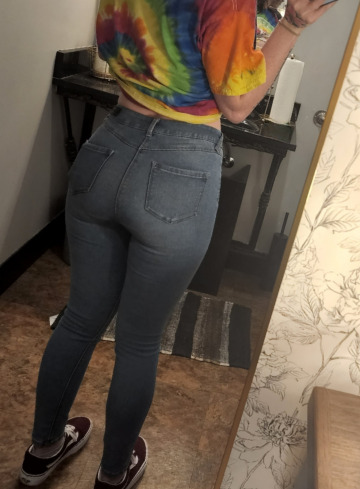 bubble butt loves these jeans