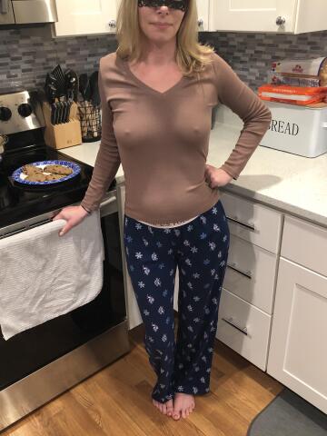 35y/o mil[f] comfy at home