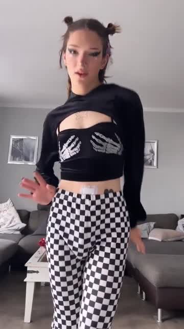 rub ur face between my legs 🥰