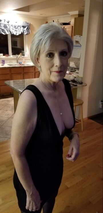 am i your gilf..i'm so horny