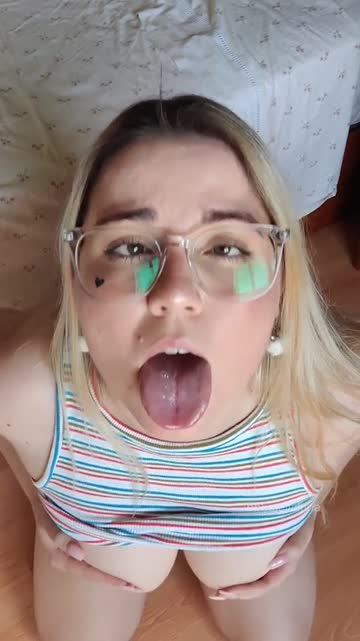 never had a man cum on my glasses, wanna be the first