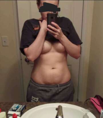 update! wife (26) is 10 weeks tomorrow. got sent one of the only sexy pics iv gotten since she's been with her bull. can definitely tell her body is changing! going on 11 weeks pussy free and everyone is doing good
