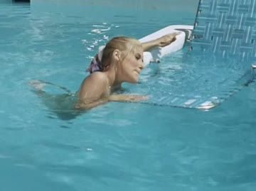 danielle ouimet - l'initiation (ca1970) (2/3) - piscine