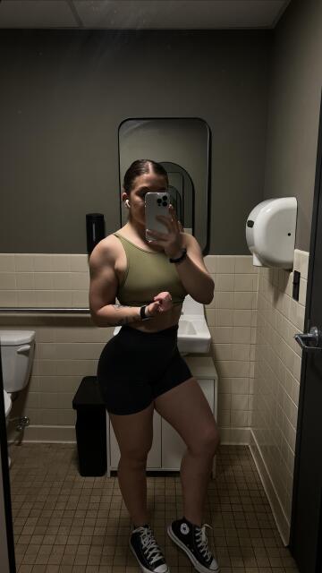 can i be your muscle mommy? 😈 [f]