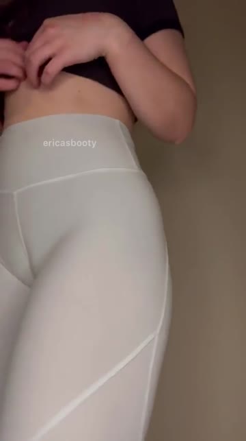 these white leggings might be a new favorite of mine🤤