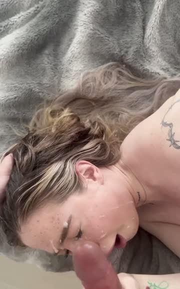 nothing better then a face full of cum to start the week🤓