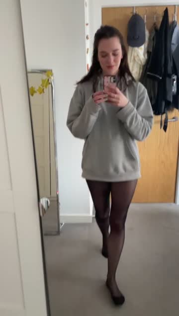 everyone here looking all sexy and i'm just hanging in a stolen hoodie 🤭 😅 have an excellent day, jess xx