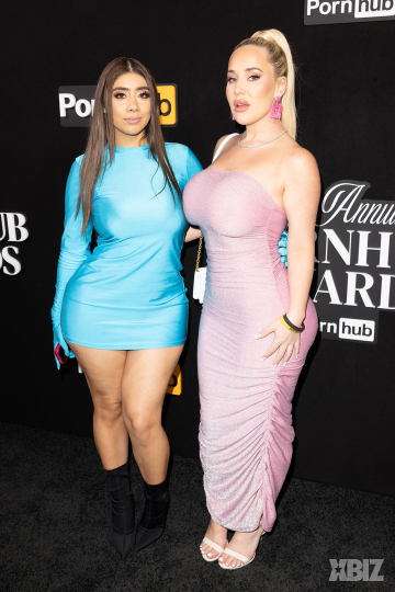 violet myers and savannah bond