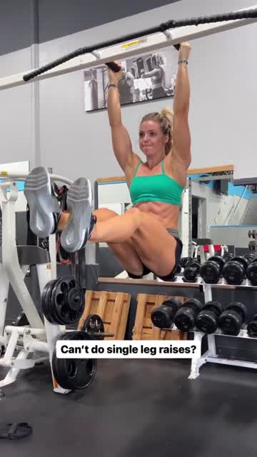 fitness instructor claire thomas [gif]