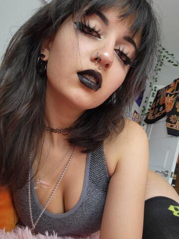 just in case that you're looking for a goth mommy ♡