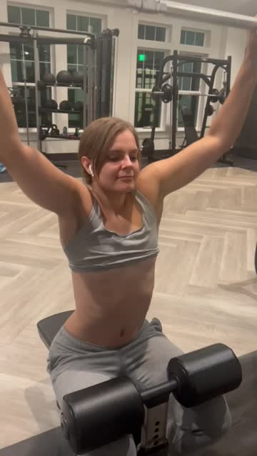 am i doing something wrong? why does everyone stare when i do pulldowns??[f]