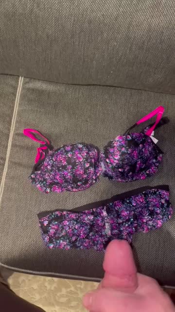 [proof] cum on panties- and her matching bra