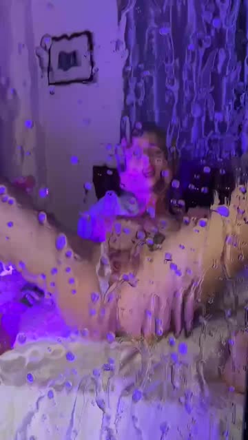 let me water you, just a little bit💦