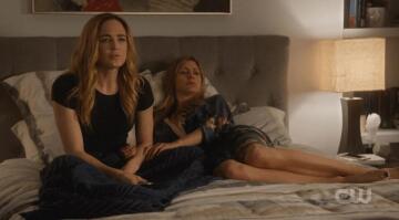 caity lotz and jes macallan
