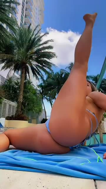 i loving hoeing around in the beach
