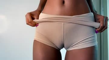 it turns me on so much to have a camel toe. i love showing off the outline of my pussy.