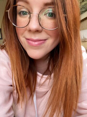 do you like redheads with glasses? 💋🤓