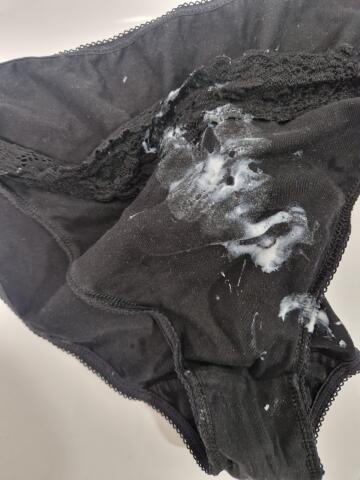 [proof] cum on my (female) friend's panties