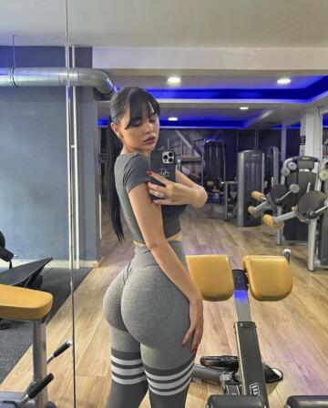 glute growth coming in nice