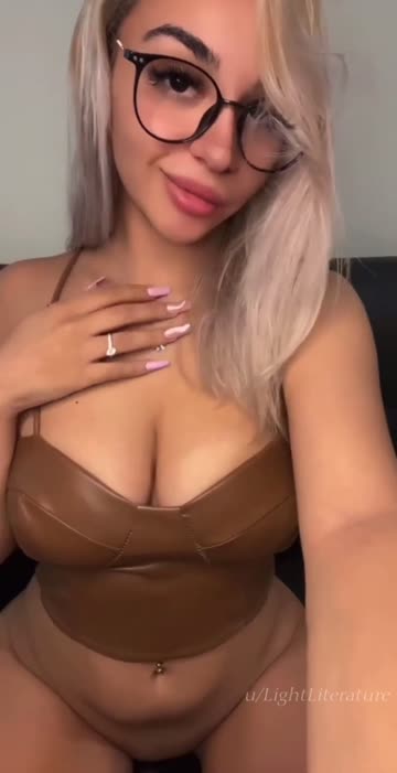 turn that arrow orange if u like to see me masturbating