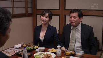 boos helps her employee relax at business lunch [pppe-080]