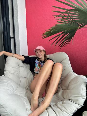 i know you want to jerk off on my long sexy legs