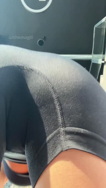 i'll squat on your face if you sniff as i go down