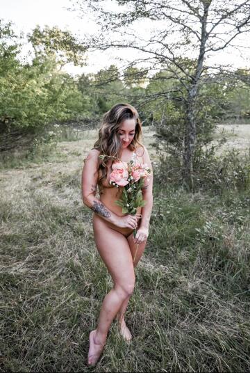 i love doing outdoor boudoir shoots. being naked in nature is so liberating.