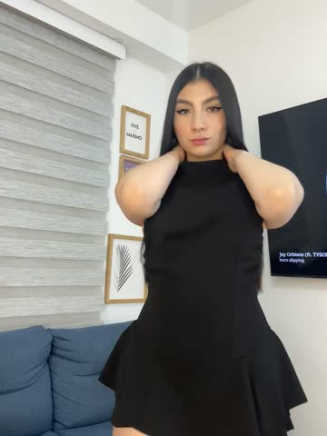 can you help me close my dress? or is it better with it like this?