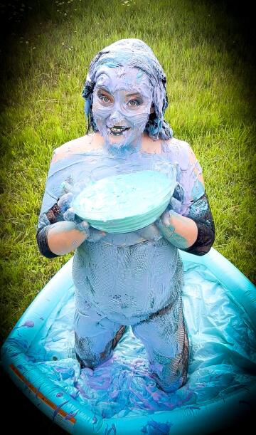 sneak peek of my upcoming outdoor messy video - where do you think this went? 💙💦