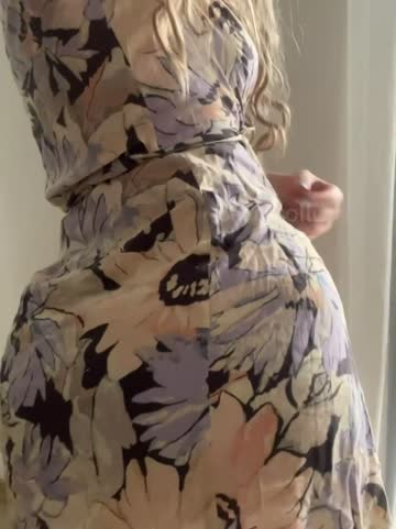 i love showing off my ass under this sundress