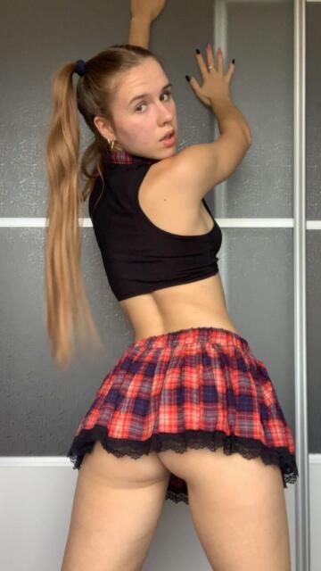 who’s in to college girls?