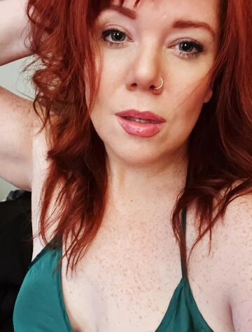nothing quite like a redhead in a green dress (f41)