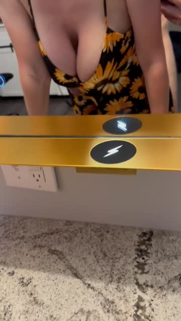 sundress + mirror = 🤤