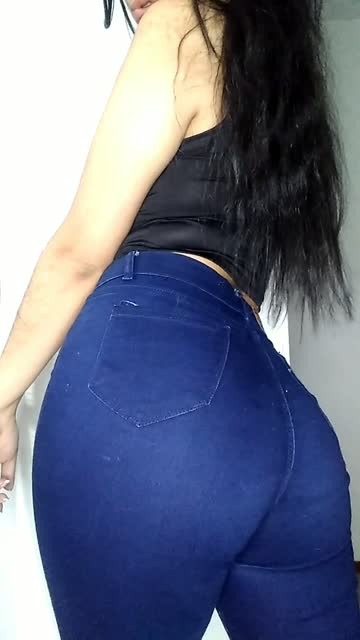 i love so much how my booty fit in these skin tight jeans