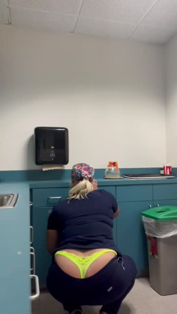 i loveeeee showing off my tail, even at work!