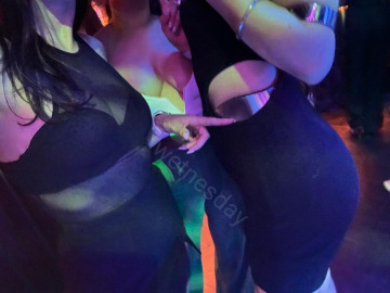 if i knew how to post a vid here, i would show you how i spended more than 6h dancing reggaeton locked with my chastity belt and without the keys because my friends (@anaisandnatalia) got them all night. they didn't give me the keys back until i finished all the drinks 🤣😅 my belt was visible btw..