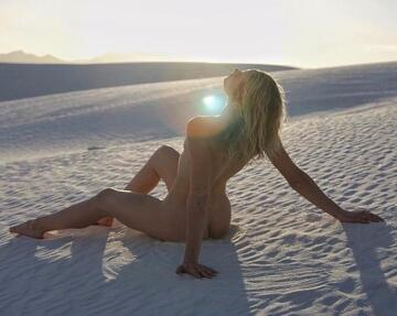 booty spivot in the desert