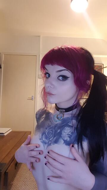 pull my pigtails while fucking me doggy style 💋