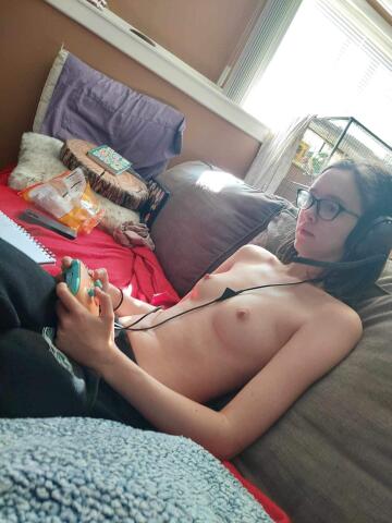 it’s sunday. what are we going to do? yeah ok like most sunday. get stoned and game