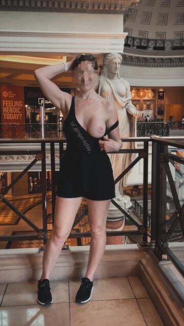 dared to flash in ceasars palace, i don't think he actually stayed here [f]