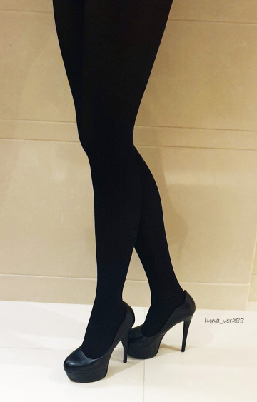 another in the hotel with black heels&pantyhose, in front of the mirror... before wearing skirt and head out;)