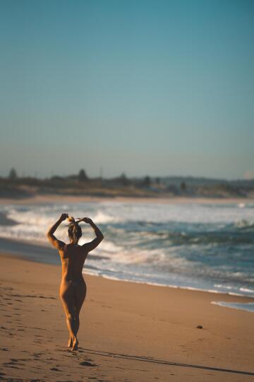 australia has so many beaches to stay naked!!