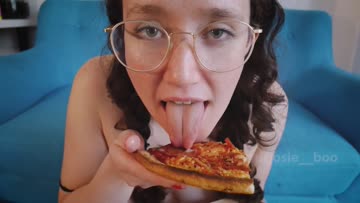i do love me some pizza and cum 🤤