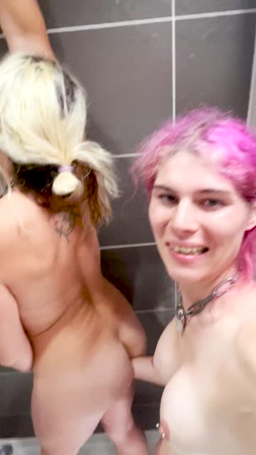 morning fisting of kinkyizzy in the shower