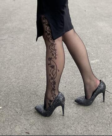shiny black heels 👠✨