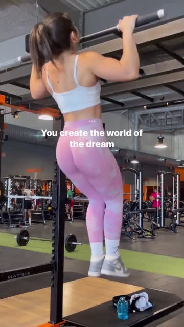 french fitness enthusiast emma rollin [gif]